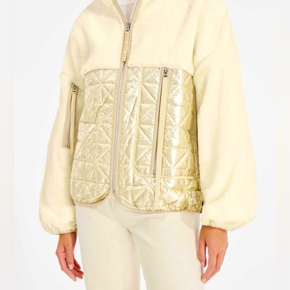 UGG Marlene Quilted Jacket 🔥
Metallic - Picture 2 of 16